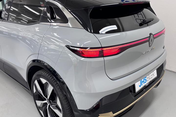 Grå Renault Megane E-Tech fra 2023
