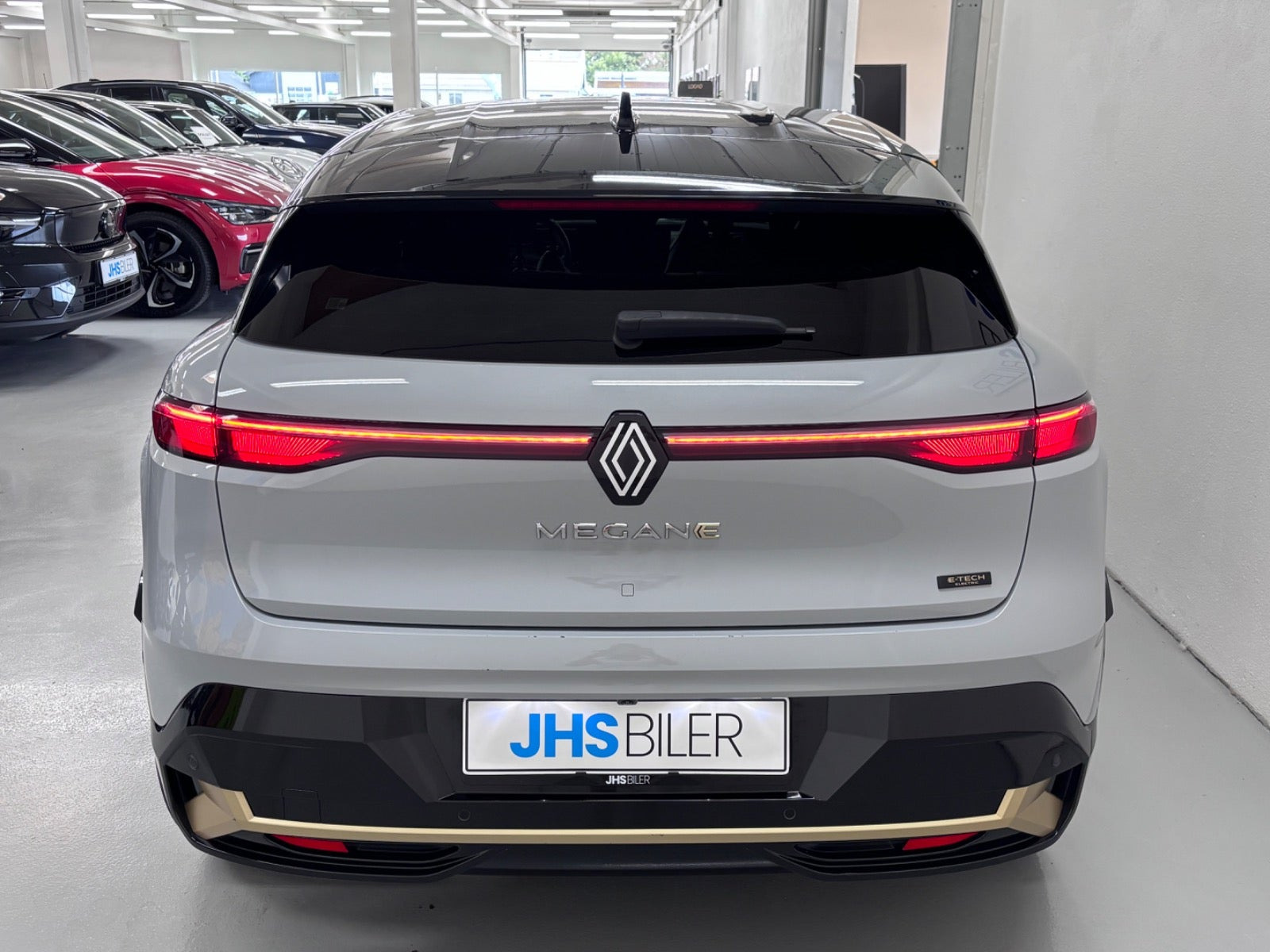 Grå Renault Megane E-Tech fra 2023