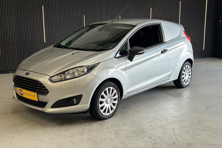 Sølv Ford Fiesta fra 2015