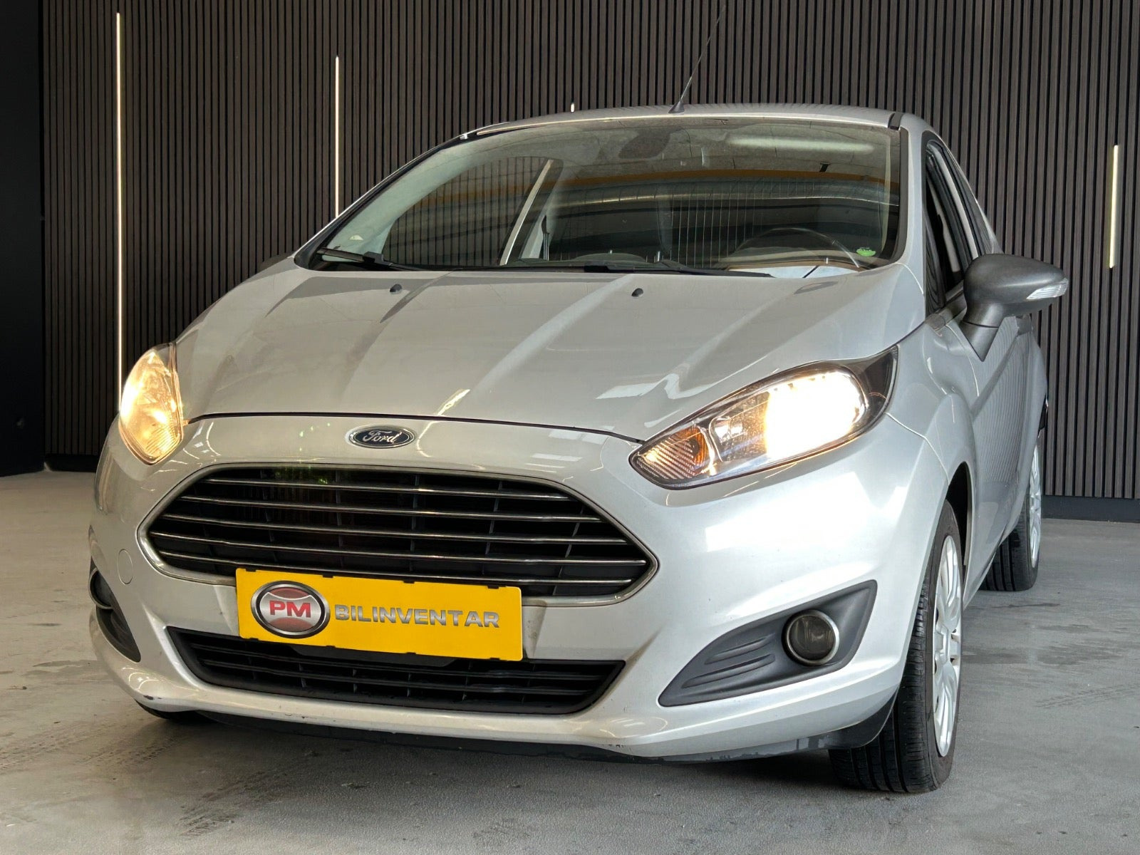 Sølv Ford Fiesta fra 2015