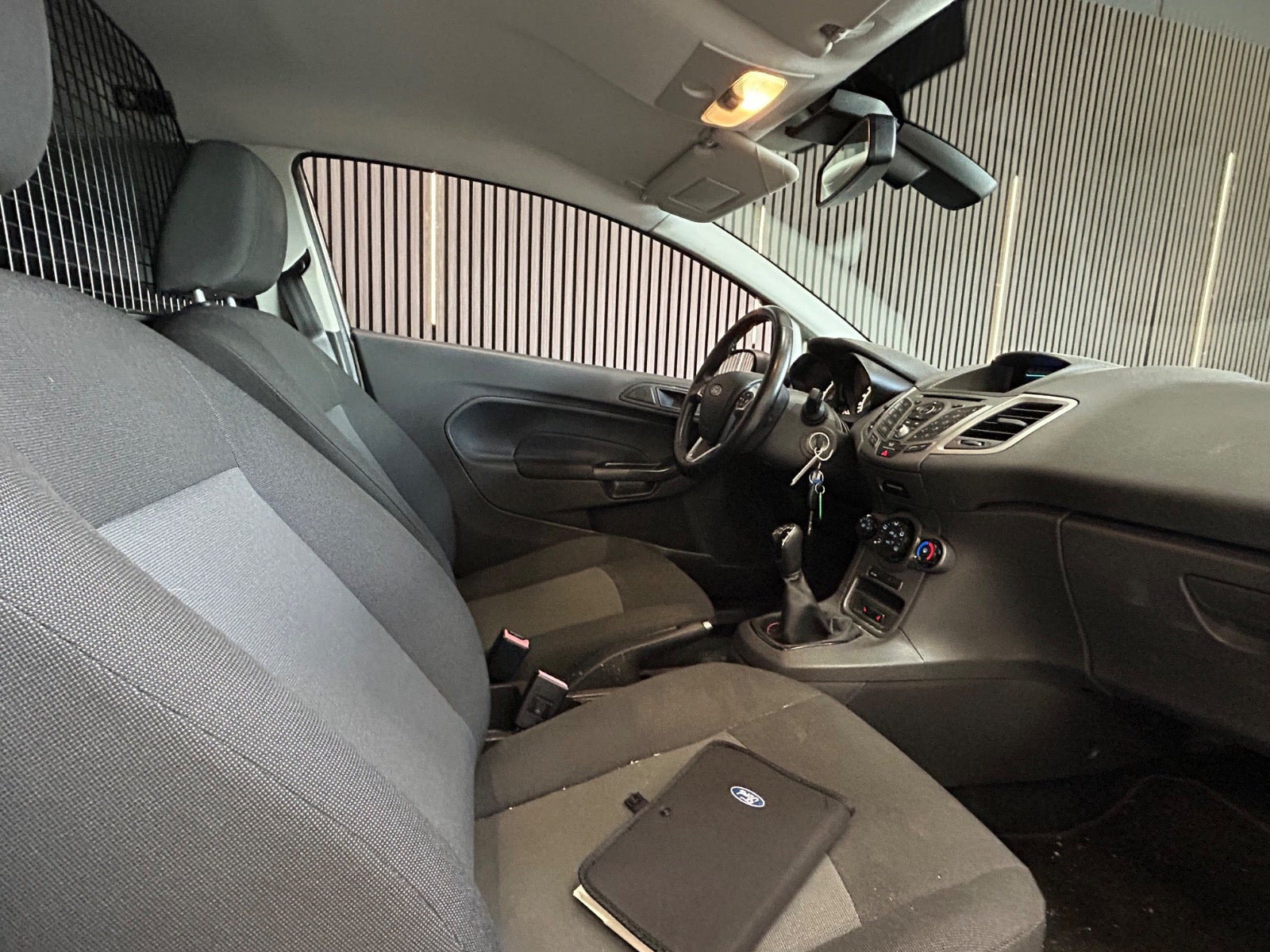 Sølv Ford Fiesta fra 2015