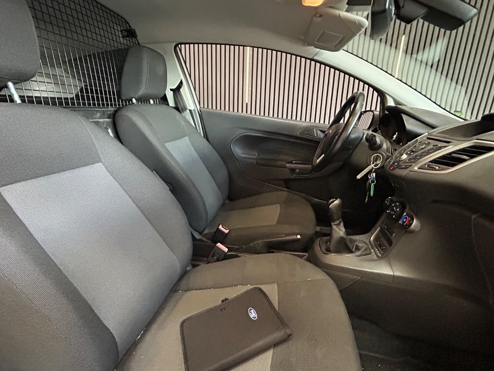 Sølv Ford Fiesta fra 2015