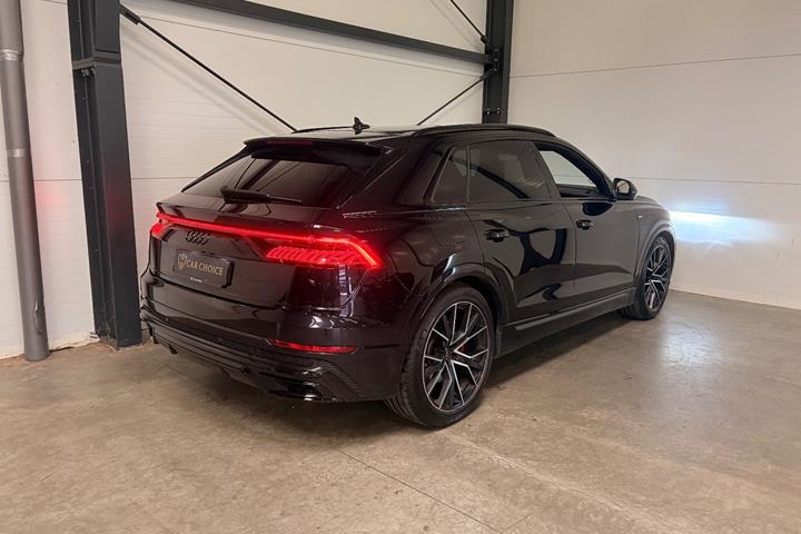 Sort Audi Q8 fra 2019