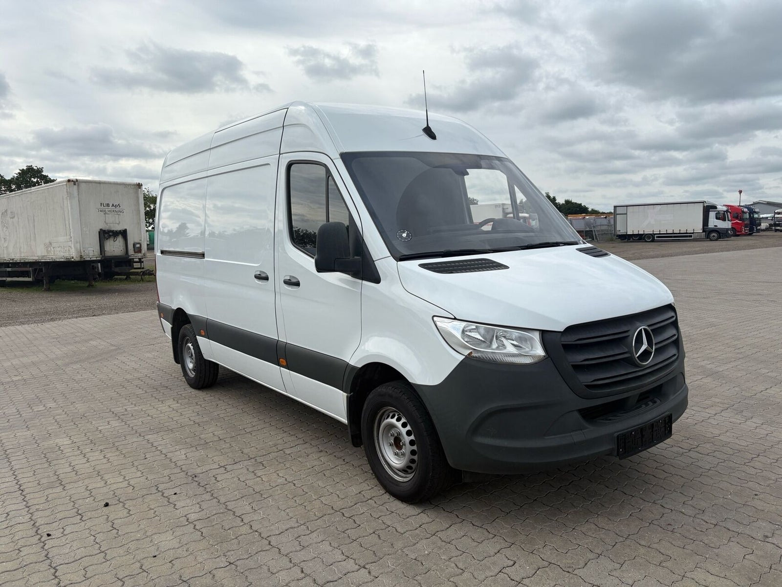 Hvid Mercedes Sprinter 316 fra 2020
