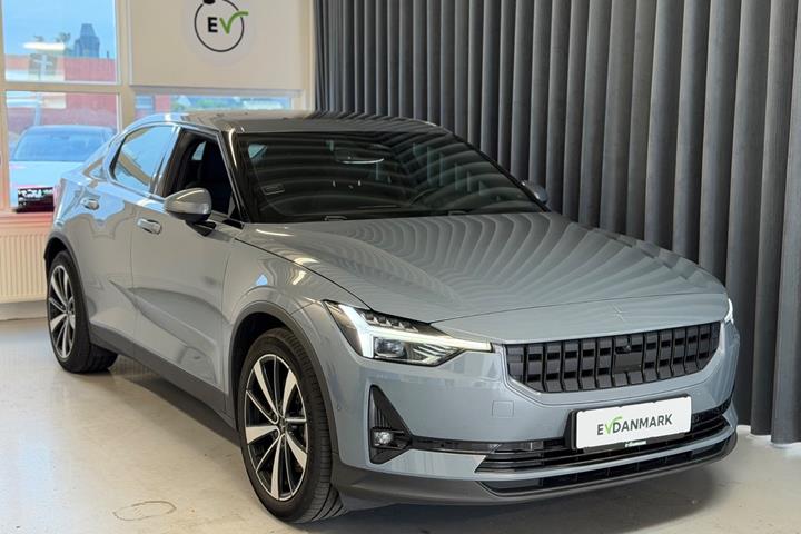 Grå Polestar 2 fra 2022 set udefra