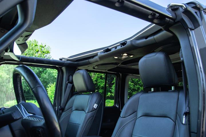 Grå Jeep Wrangler Unlimited fra 2021