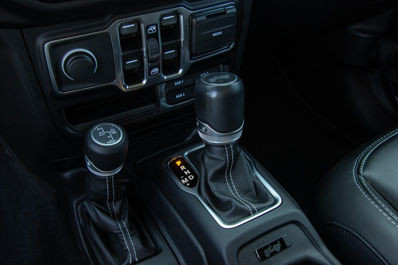Grå Jeep Wrangler Unlimited fra 2021