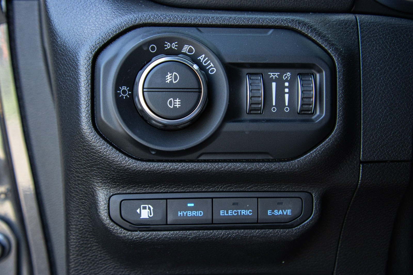 Grå Jeep Wrangler Unlimited fra 2021