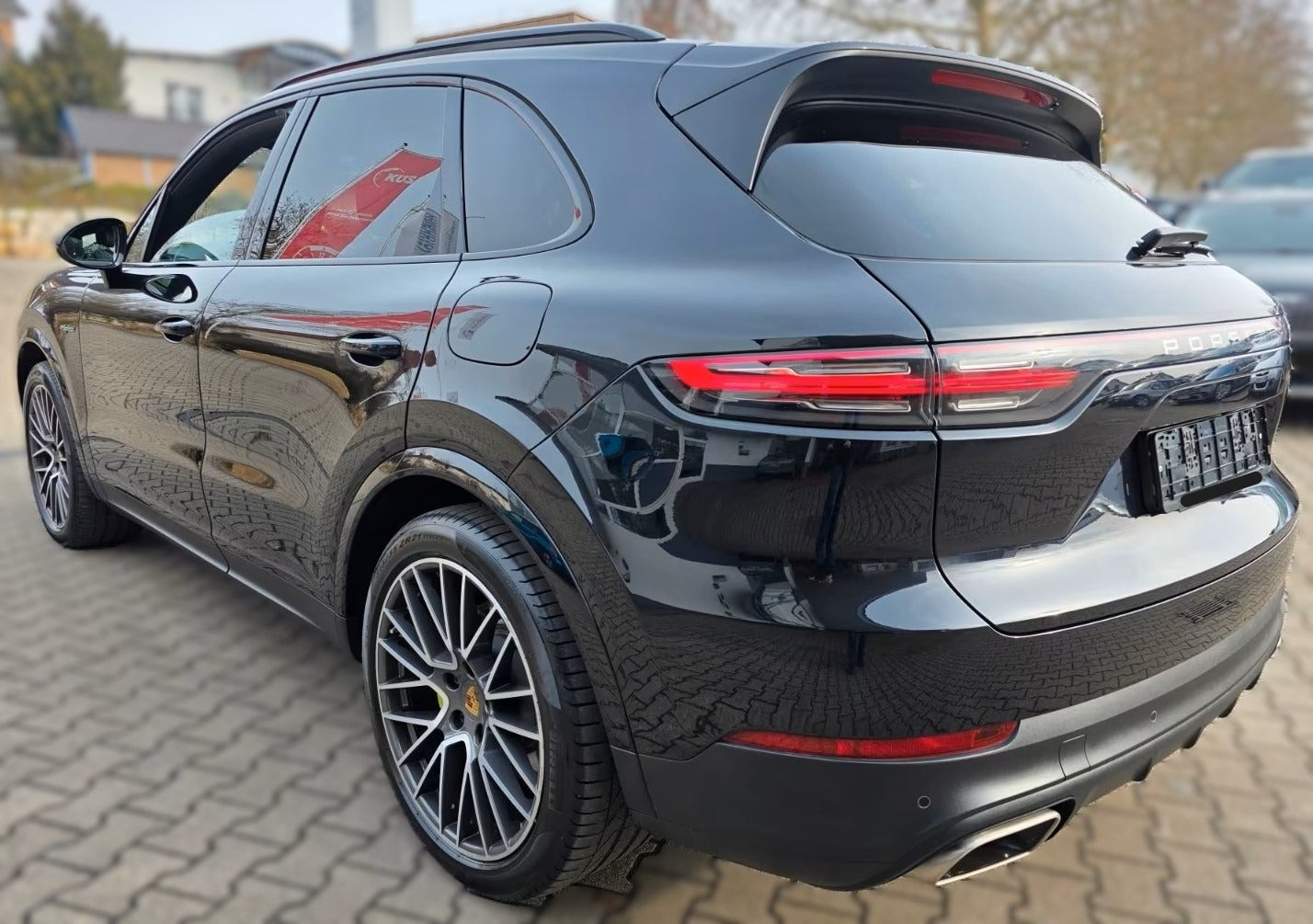 Sort Porsche Cayenne fra 2021