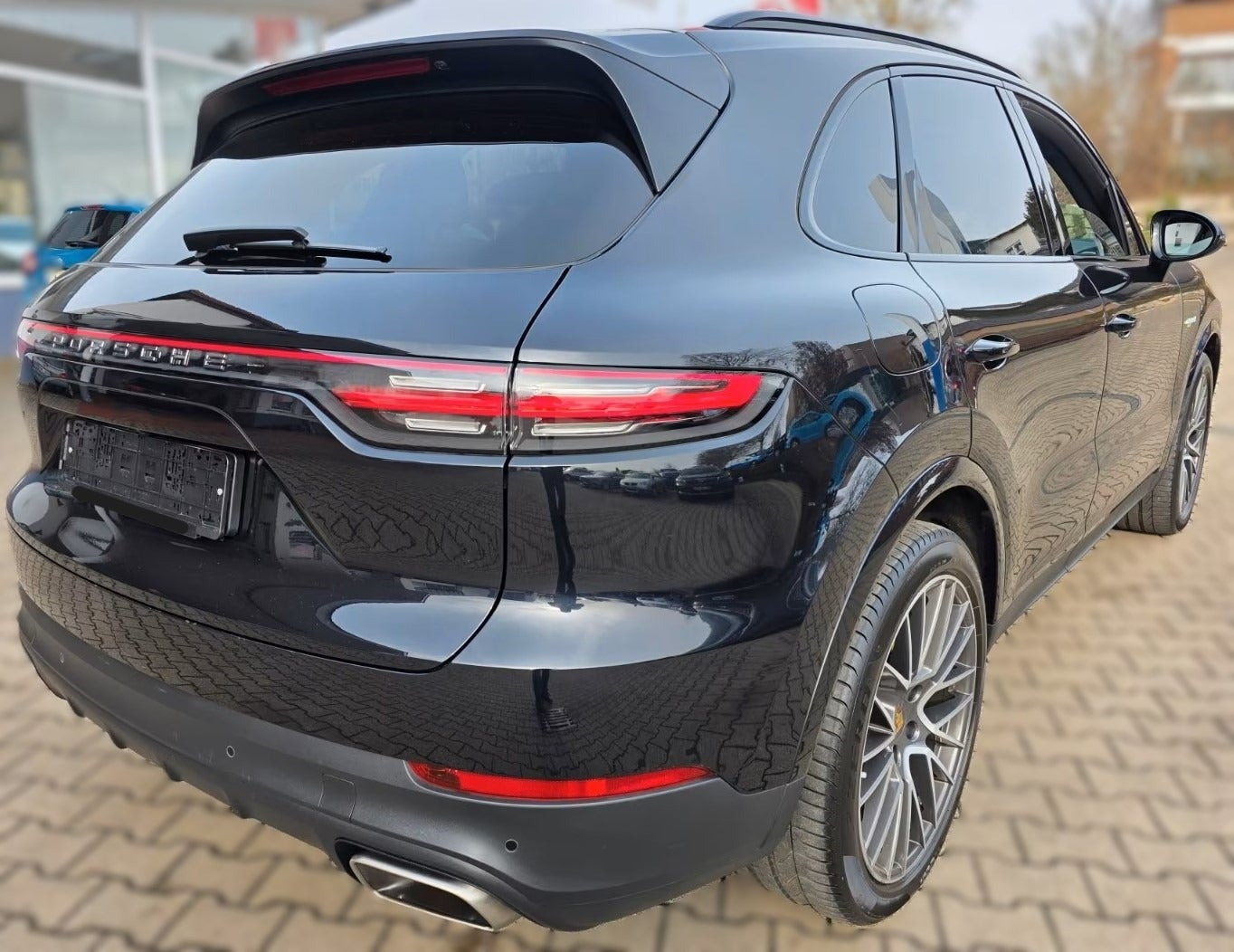 Sort Porsche Cayenne fra 2021