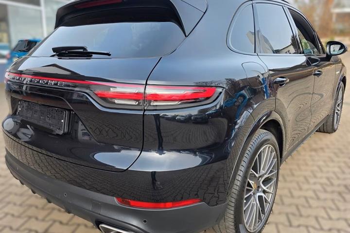 Sort Porsche Cayenne fra 2021