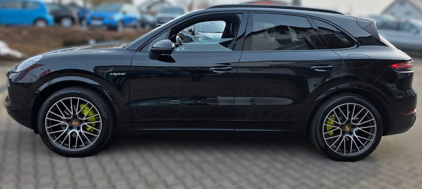 Sort Porsche Cayenne fra 2021