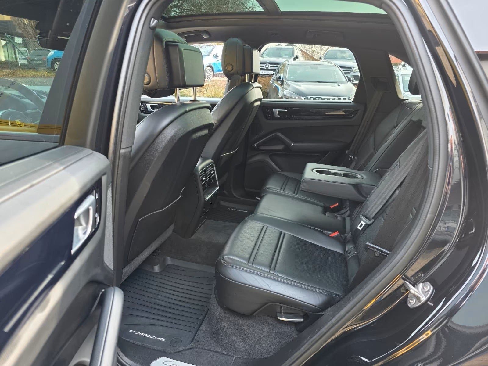 Sort Porsche Cayenne fra 2021