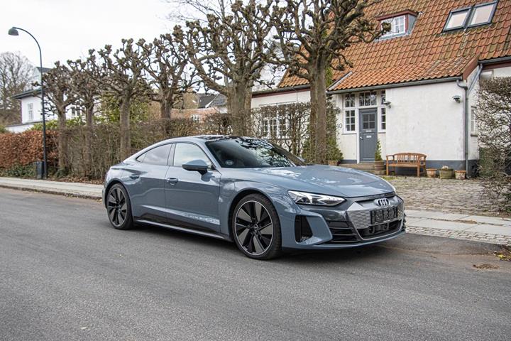 Grå Audi e-tron GT fra 2021
