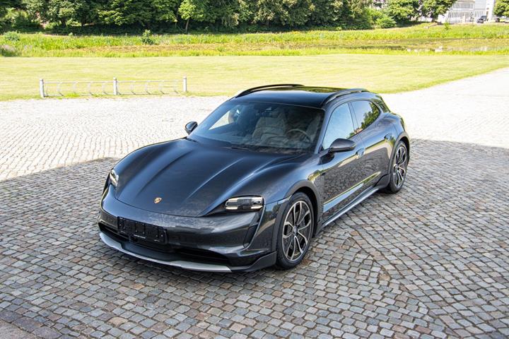 Grå Porsche Taycan 4 fra 2021