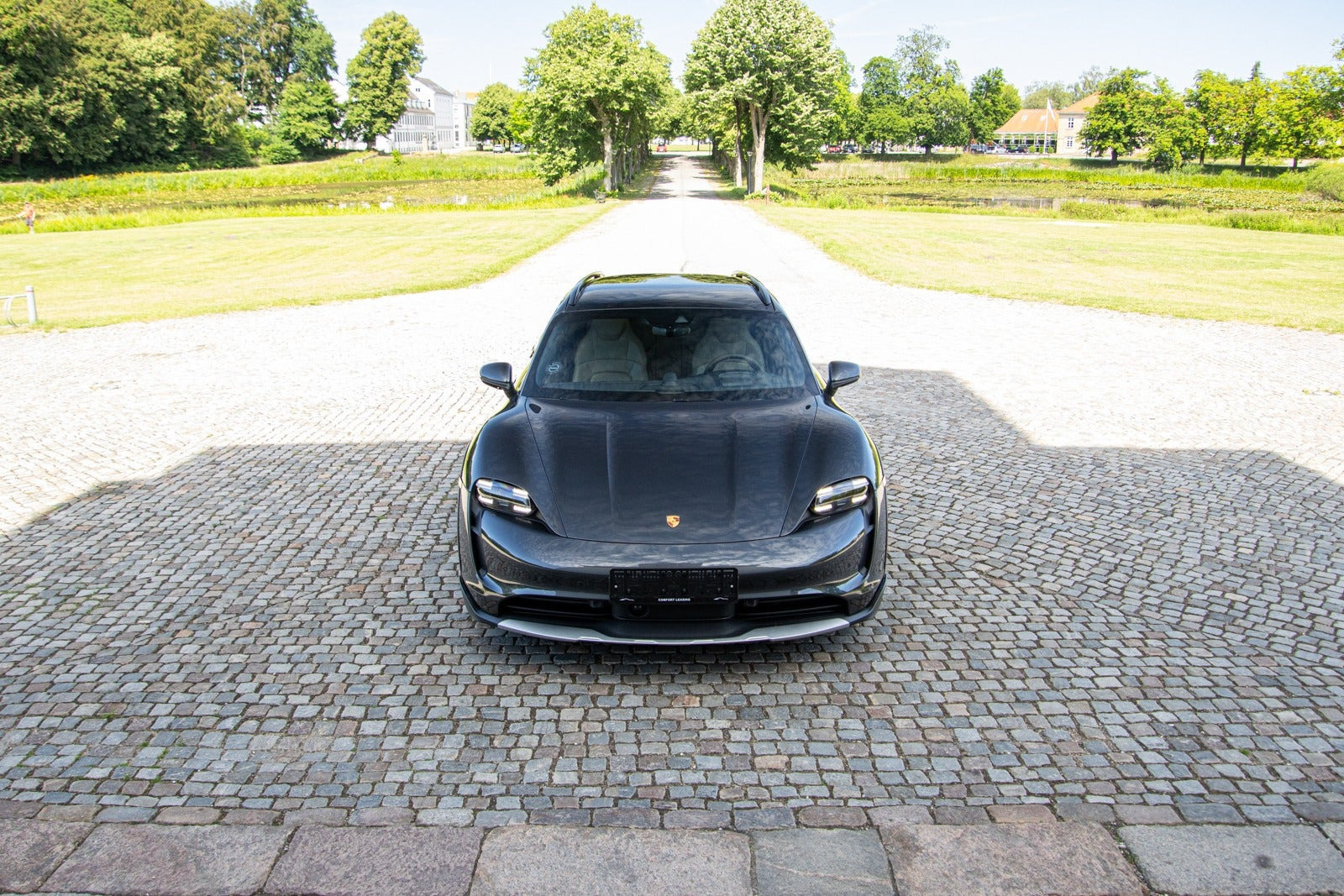 Grå Porsche Taycan 4 fra 2021