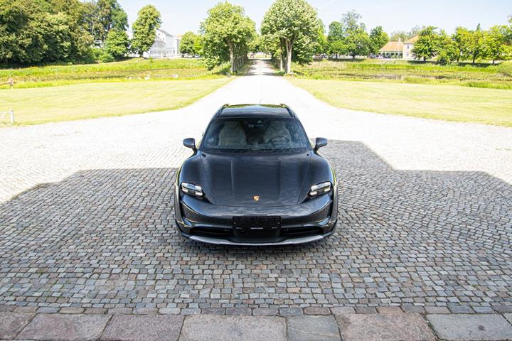 Grå Porsche Taycan 4 fra 2021