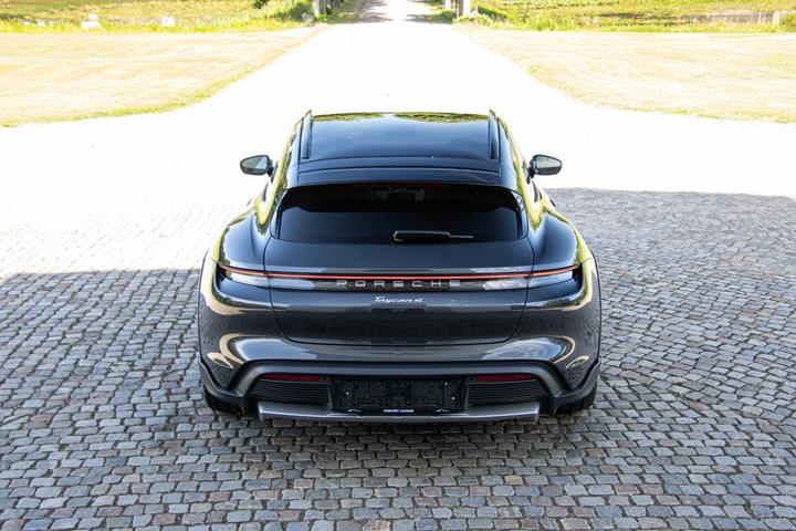 Grå Porsche Taycan 4 fra 2021