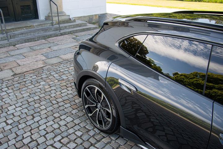 Grå Porsche Taycan 4 fra 2021