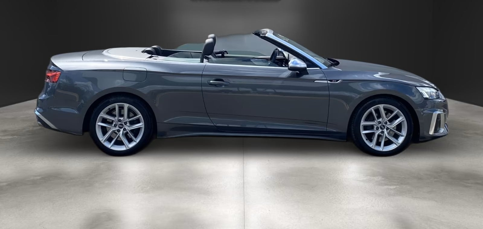 Grå Audi S5 fra 2022