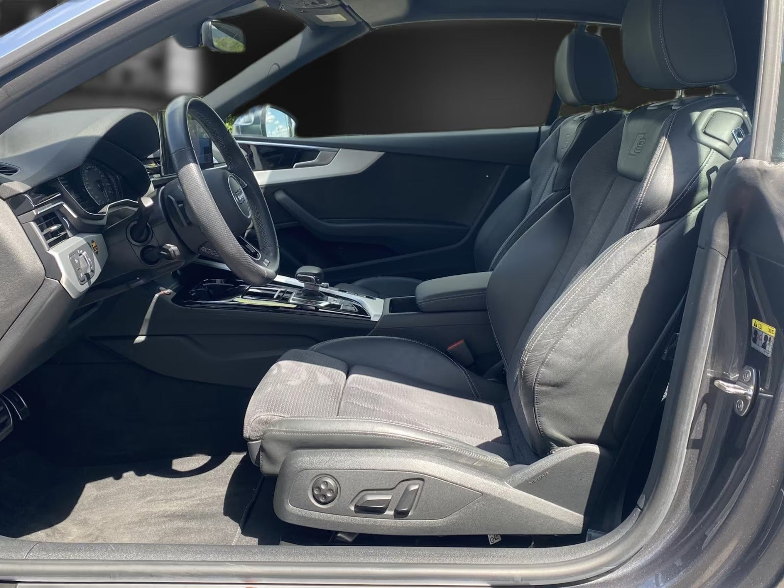 Grå Audi S5 fra 2022