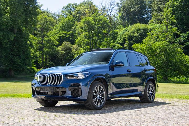 Blå BMW X5 fra 2022