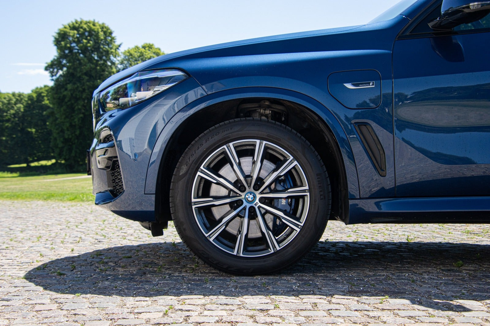 Blå BMW X5 fra 2022