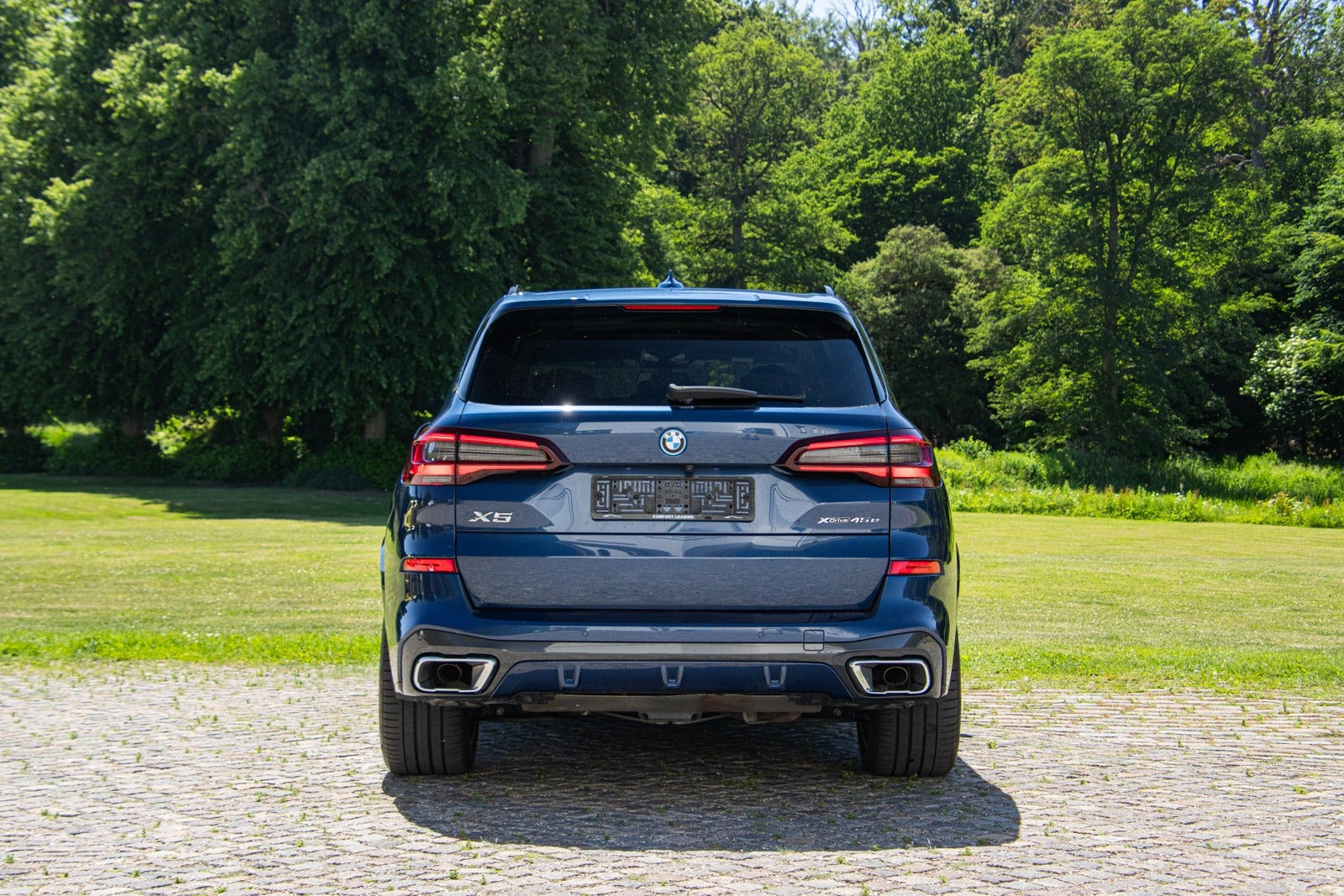 Blå BMW X5 fra 2022