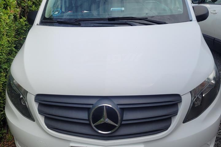 Hvid Mercedes Vito 114 fra 2021