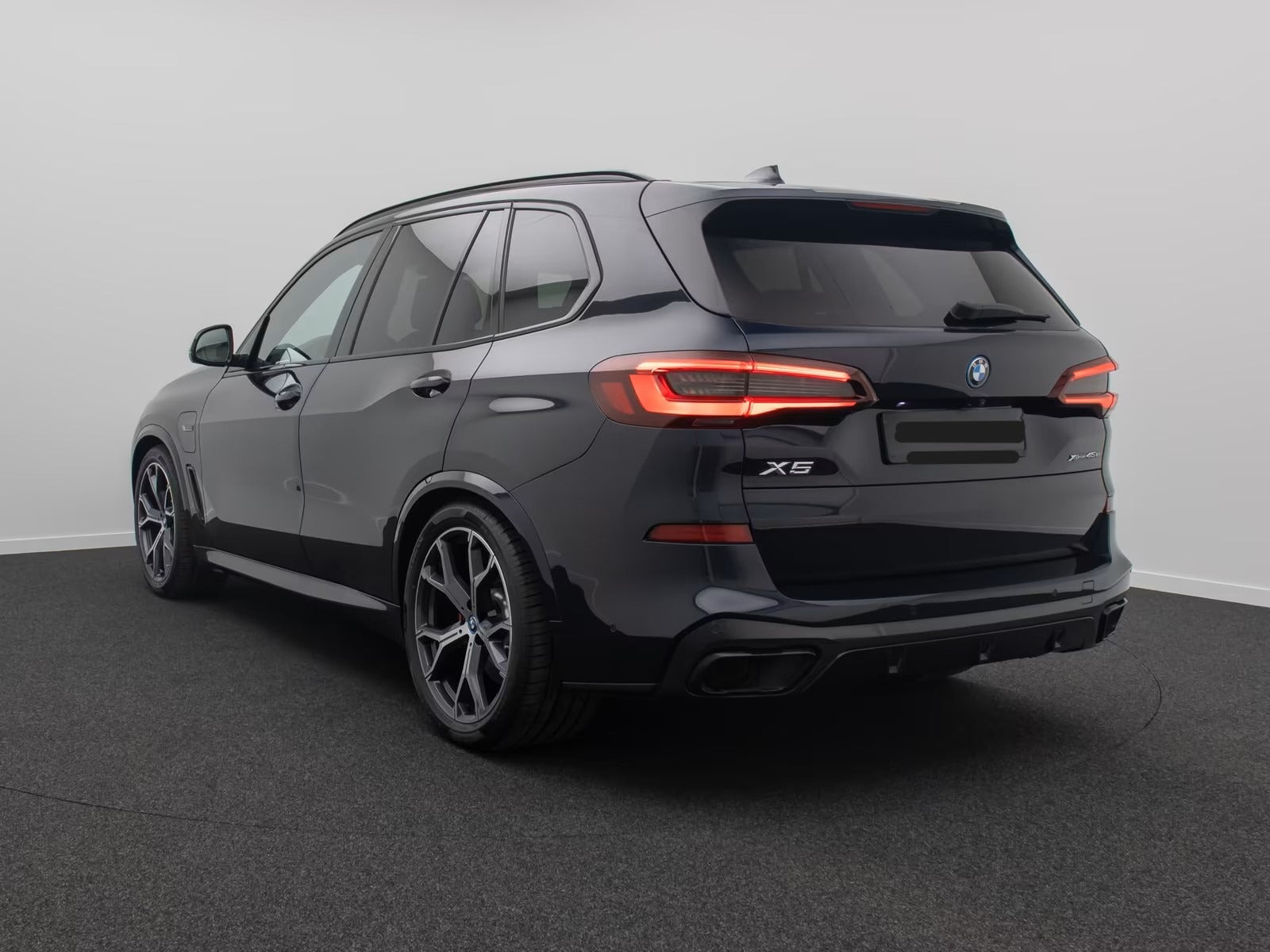 Sort BMW X5 fra 2022