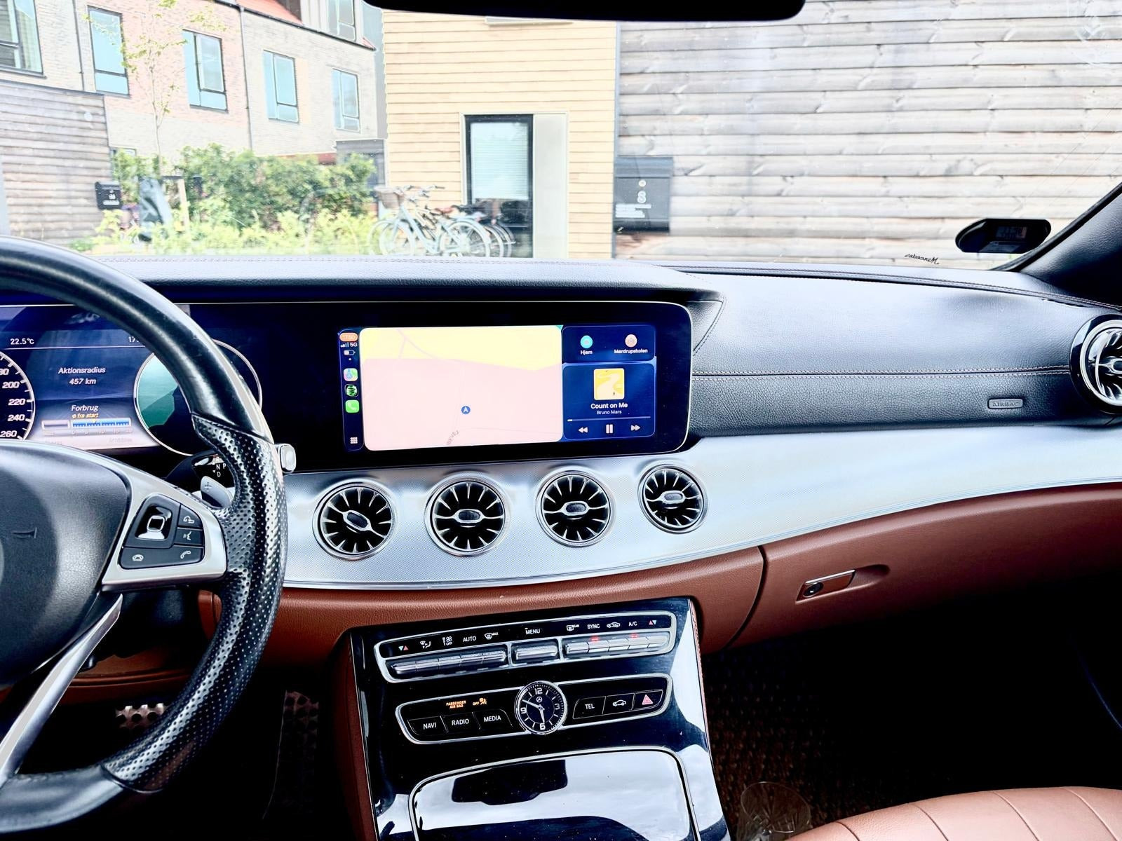 Grå Mercedes E200 fra 2017