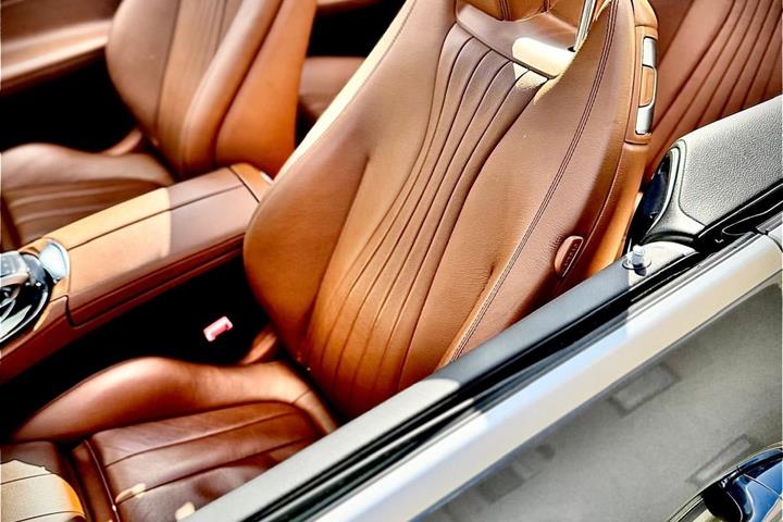 Grå Mercedes E200 fra 2017