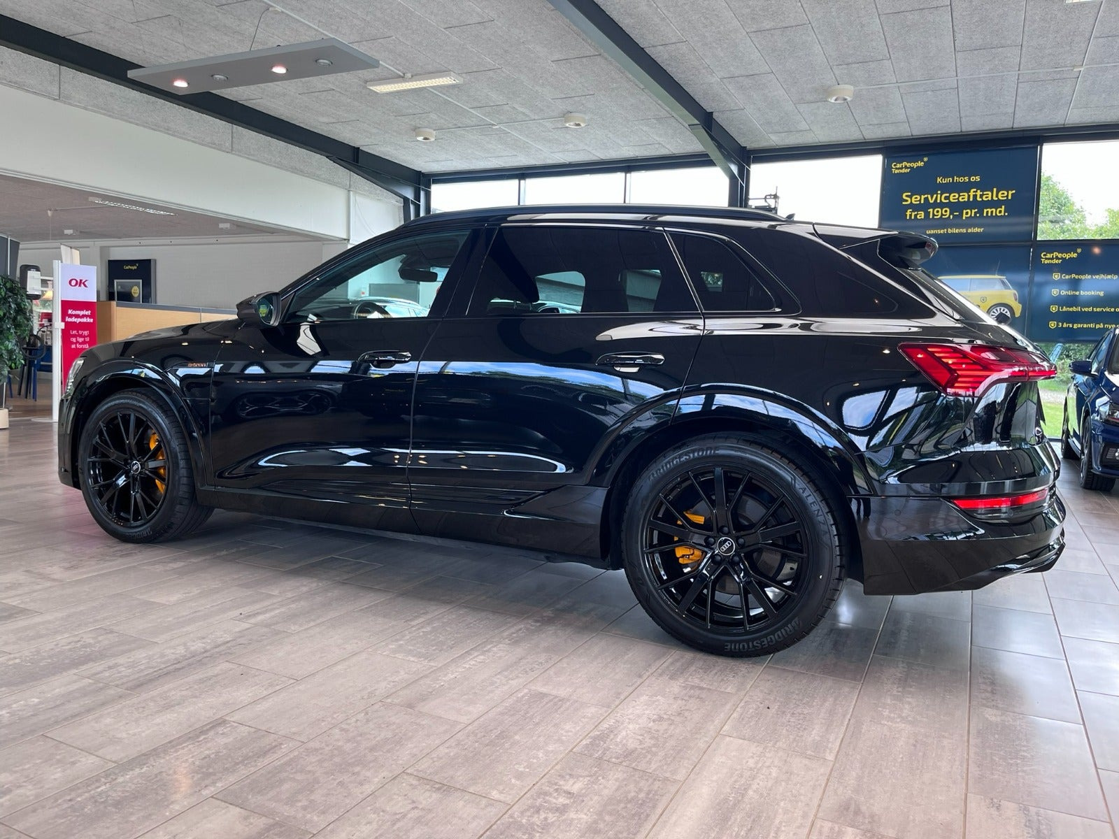 Sort Audi e-tron fra 2023
