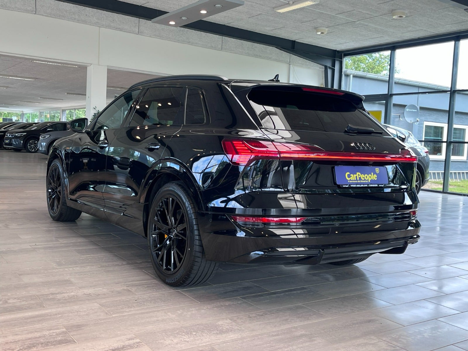 Sort Audi e-tron fra 2023