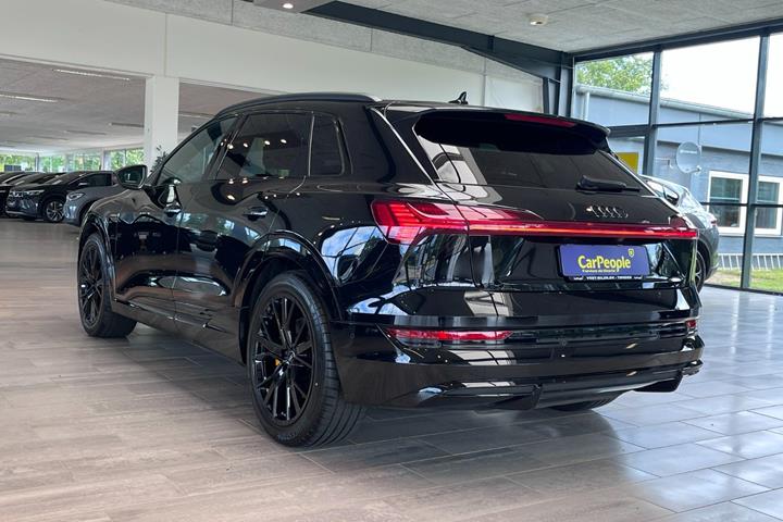 Sort Audi e-tron fra 2023