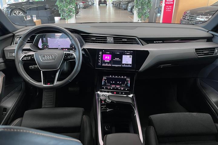 Sort Audi e-tron fra 2023