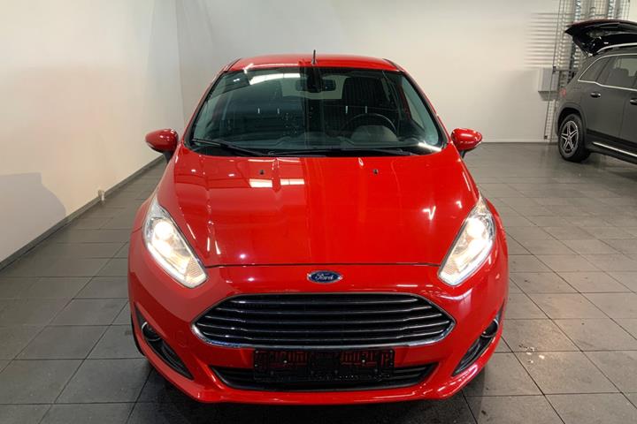 Rød Ford Fiesta fra 2016