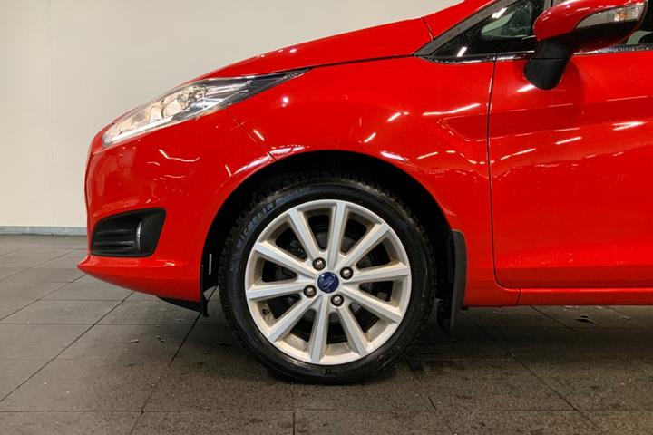 Rød Ford Fiesta fra 2016