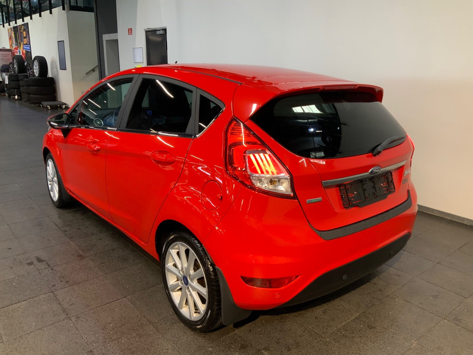 Rød Ford Fiesta fra 2016