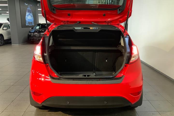 Rød Ford Fiesta fra 2016
