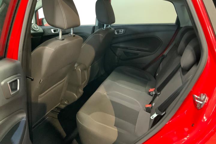 Rød Ford Fiesta fra 2016