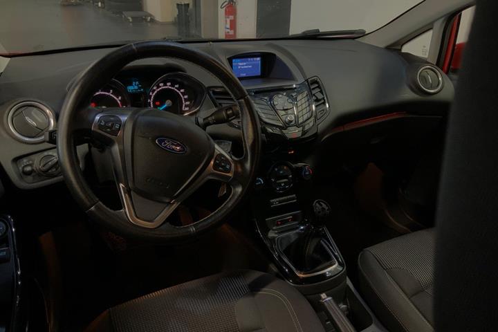 Rød Ford Fiesta fra 2016
