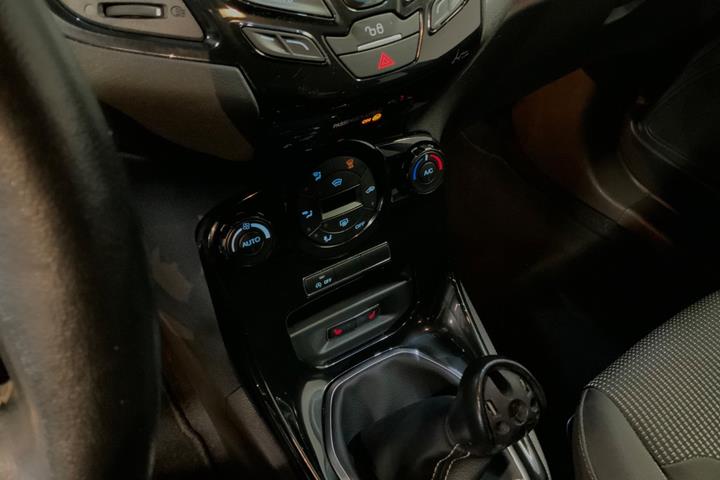 Rød Ford Fiesta fra 2016