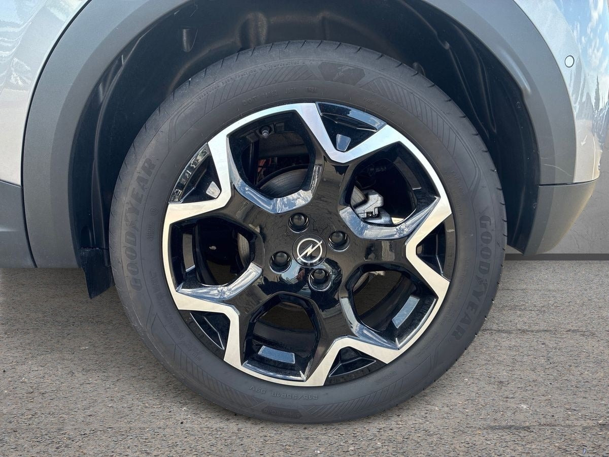 Grå Opel Mokka-e fra 2024