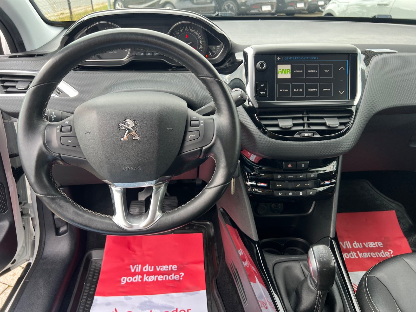 Hvid Peugeot 2008 fra 2017