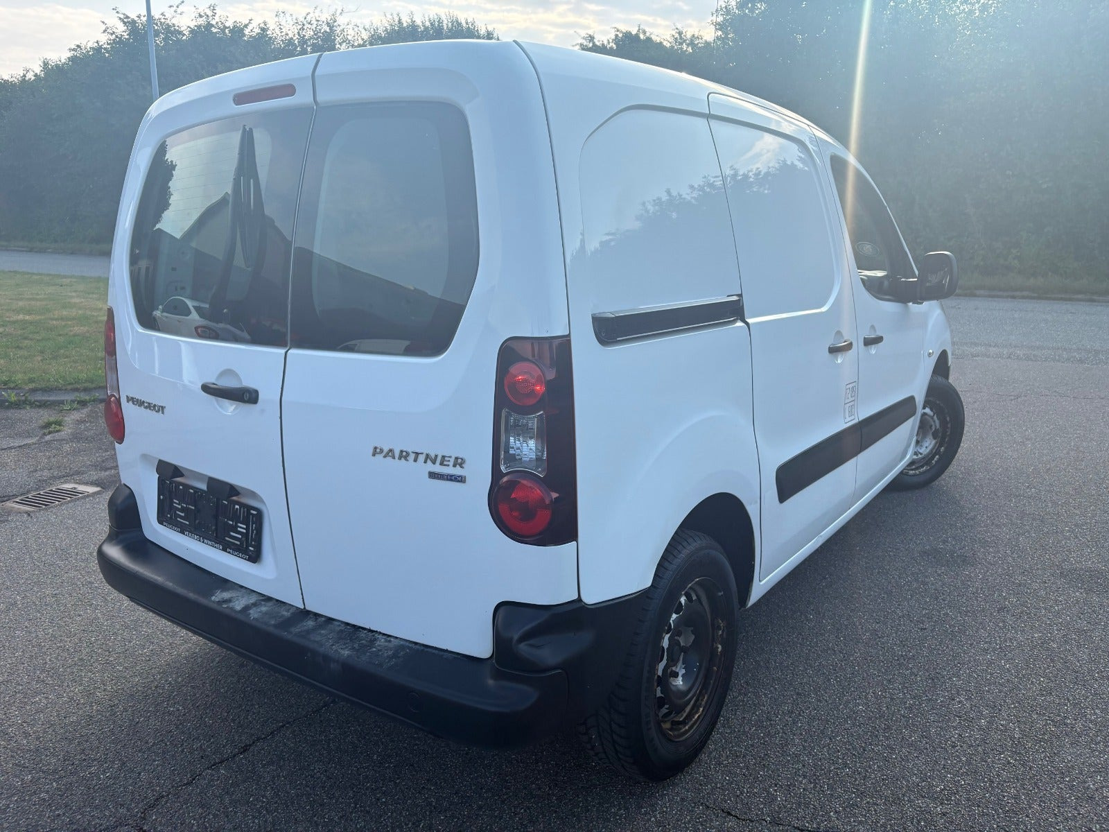 Hvid Peugeot Partner fra 2016