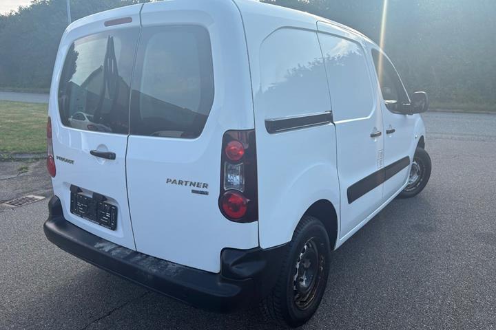 Hvid Peugeot Partner fra 2016