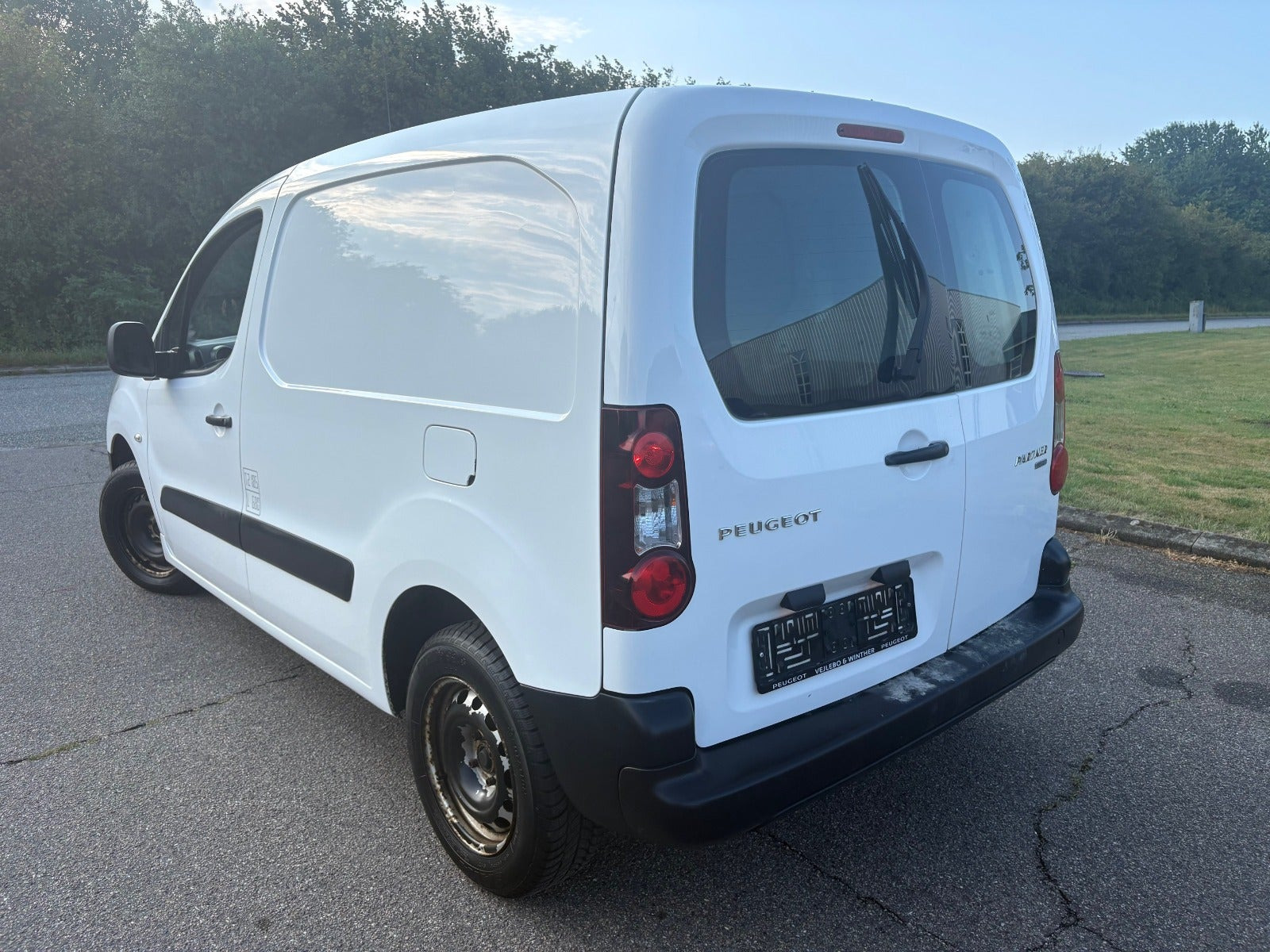 Hvid Peugeot Partner fra 2016
