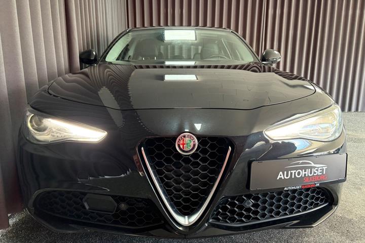 Sort Alfa Romeo Giulia fra 2018