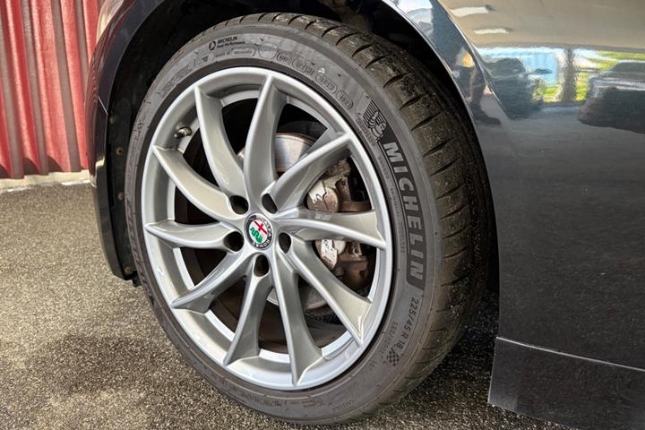 Sort Alfa Romeo Giulia fra 2018